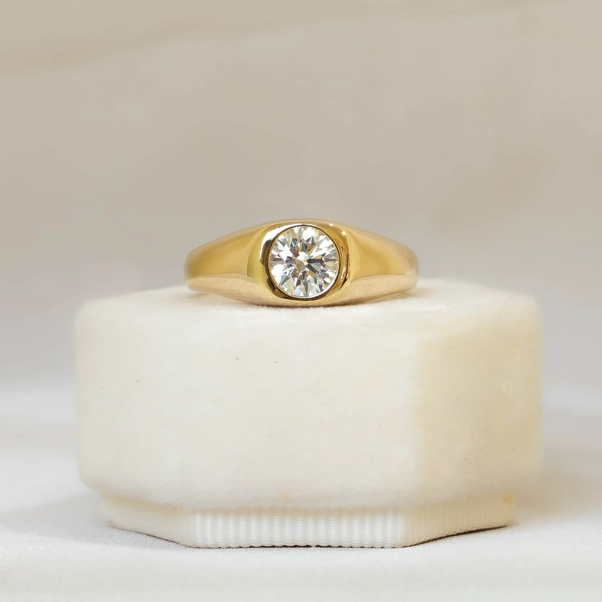 14ky .82ct Round Diamond Signet Ring