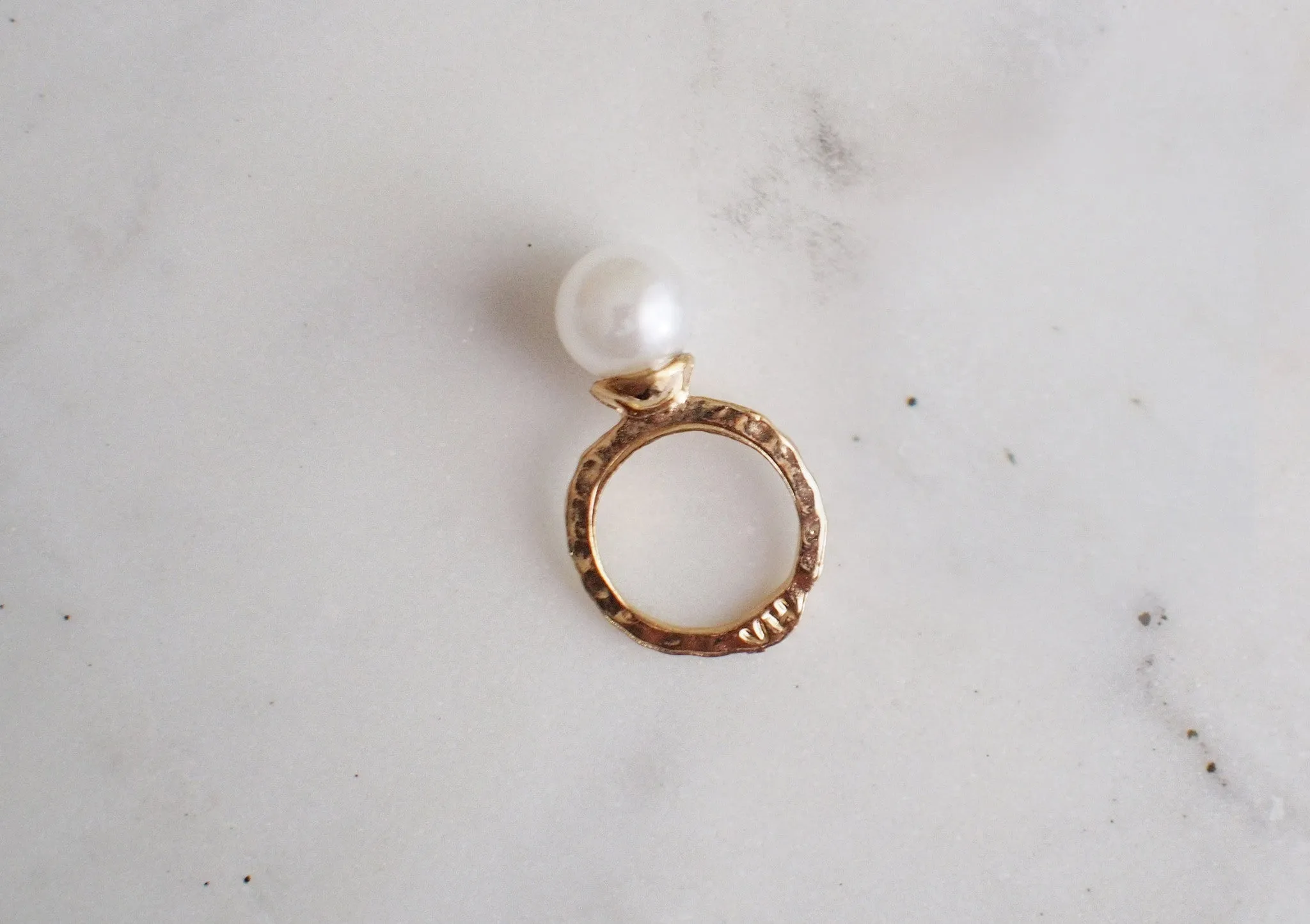 Alina Pearl Knuckle Ring