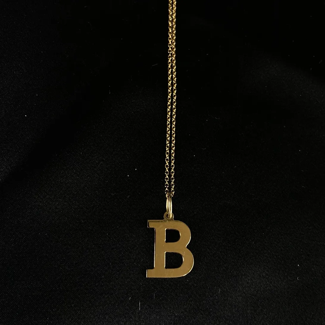 BOLD INITIAL .5 INITIAL/LETTER CHARMS