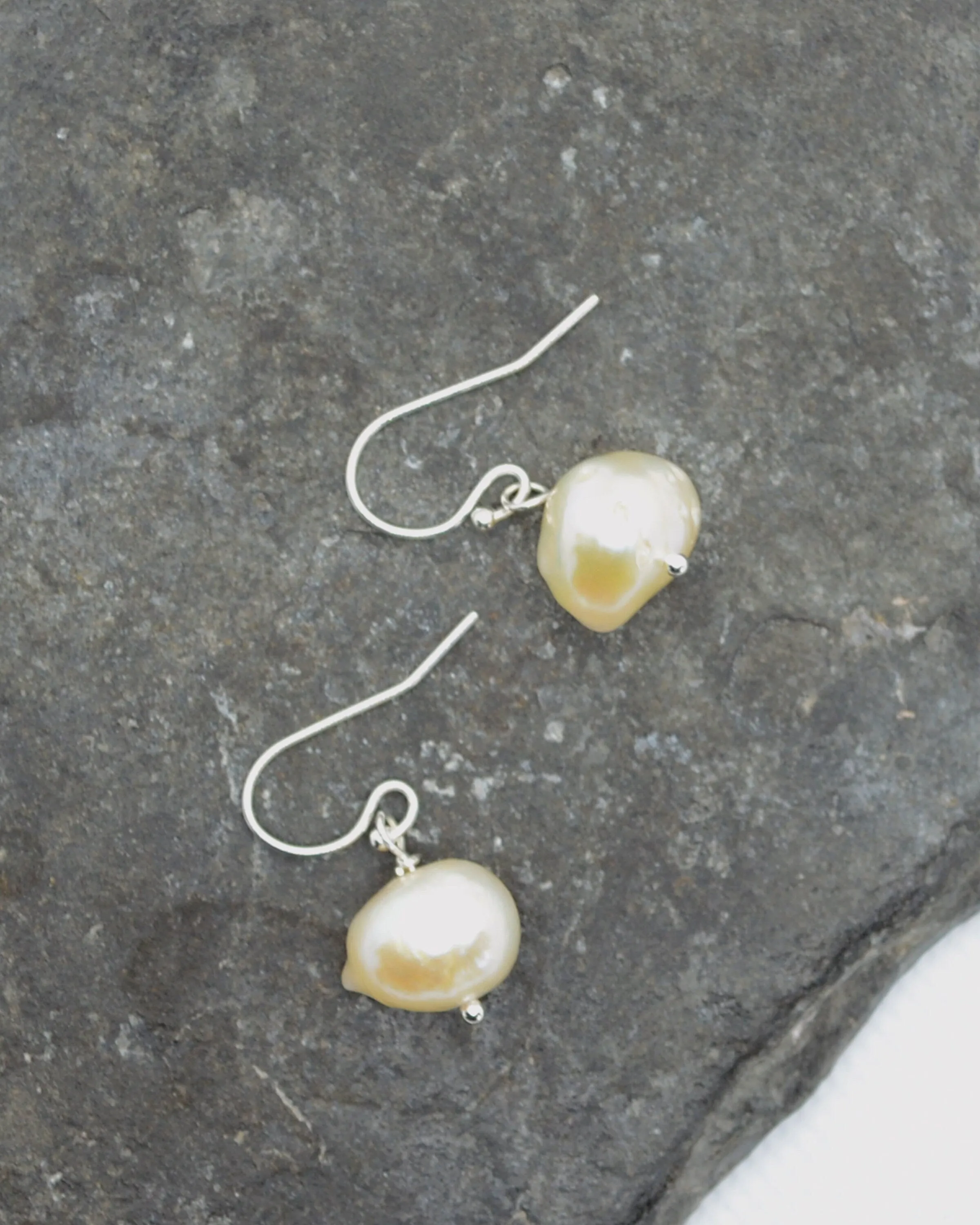 Dainty freshwater pearl earrings, Natural Pearl Wedding Earrings, Understated jewellery, gift for lover,