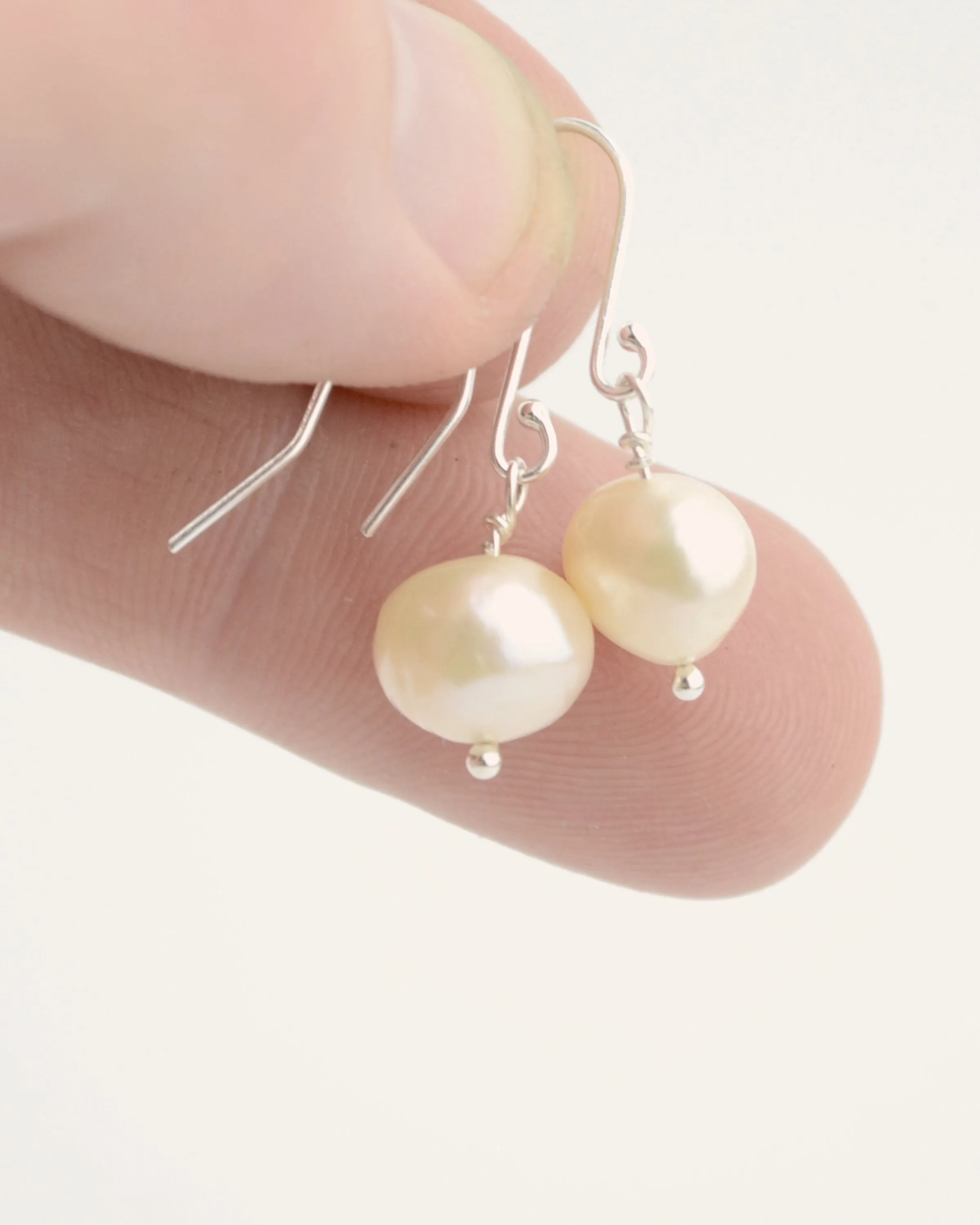 Dainty freshwater pearl earrings, Natural Pearl Wedding Earrings, Understated jewellery, gift for lover,