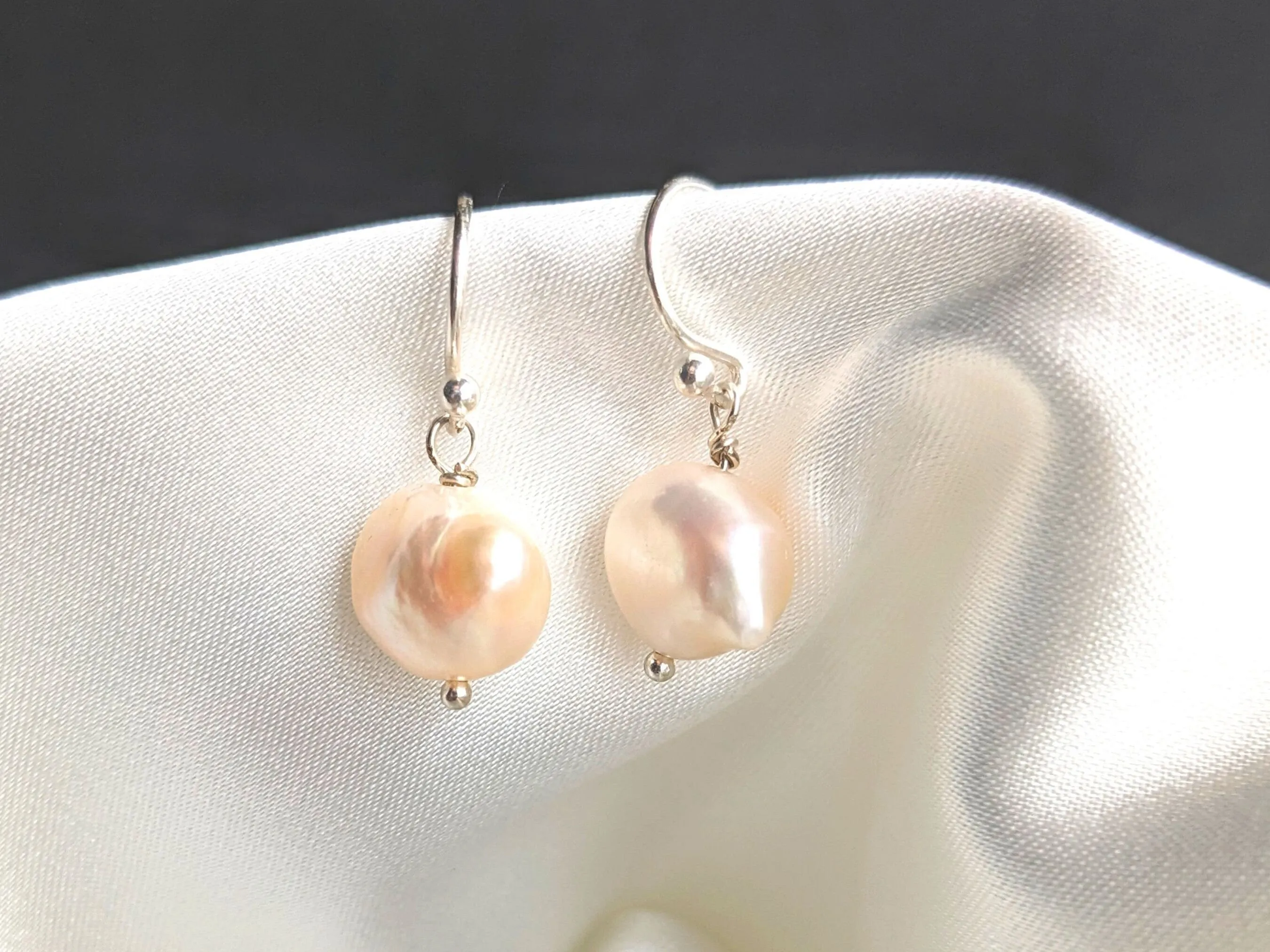 Dainty freshwater pearl earrings, Natural Pearl Wedding Earrings, Understated jewellery, gift for lover,