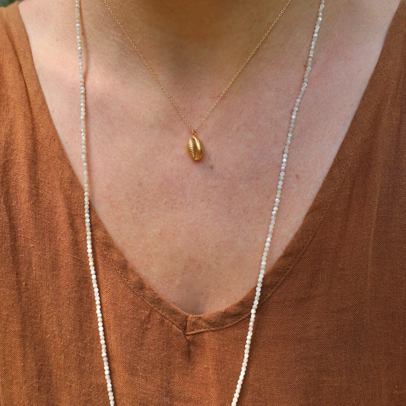 Kissing Shell Necklace In 18K Gold Vermeil