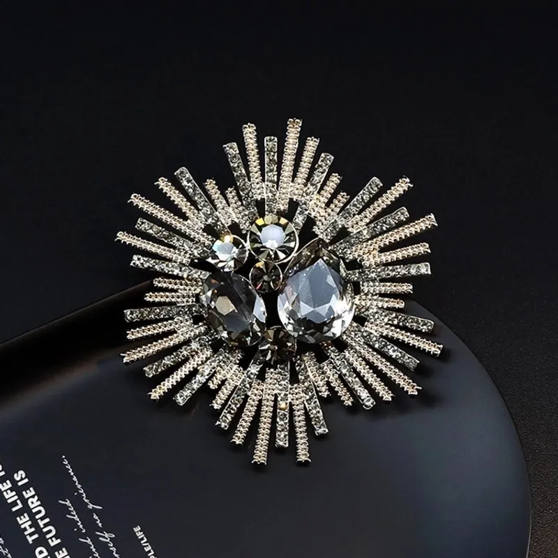 Luxurious Pin Flower Alloy Plating Artificial Diamond Women'S Brooches