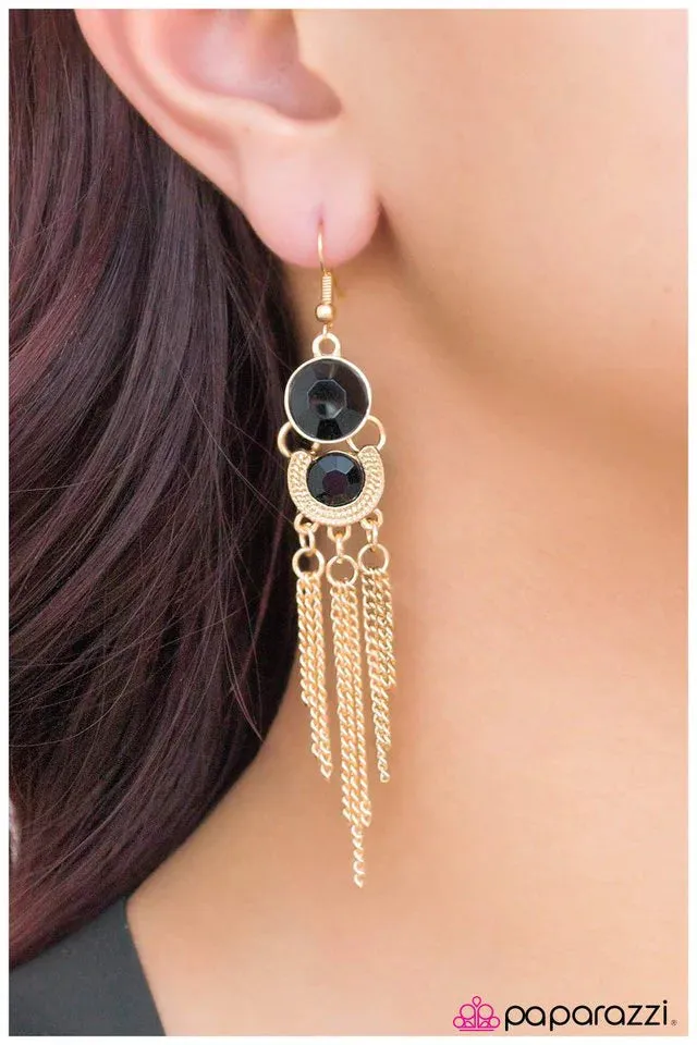 Paparazzi Earring ~ Going The Distance - Black