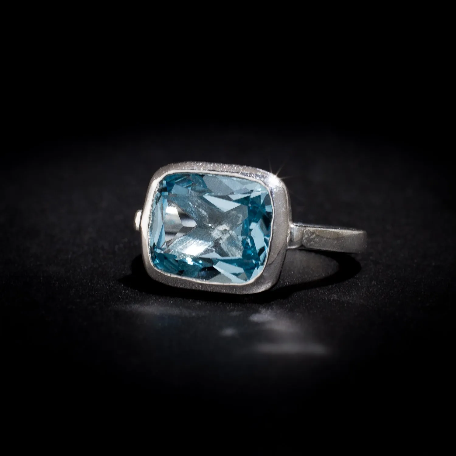 Royale Gemstone Ring