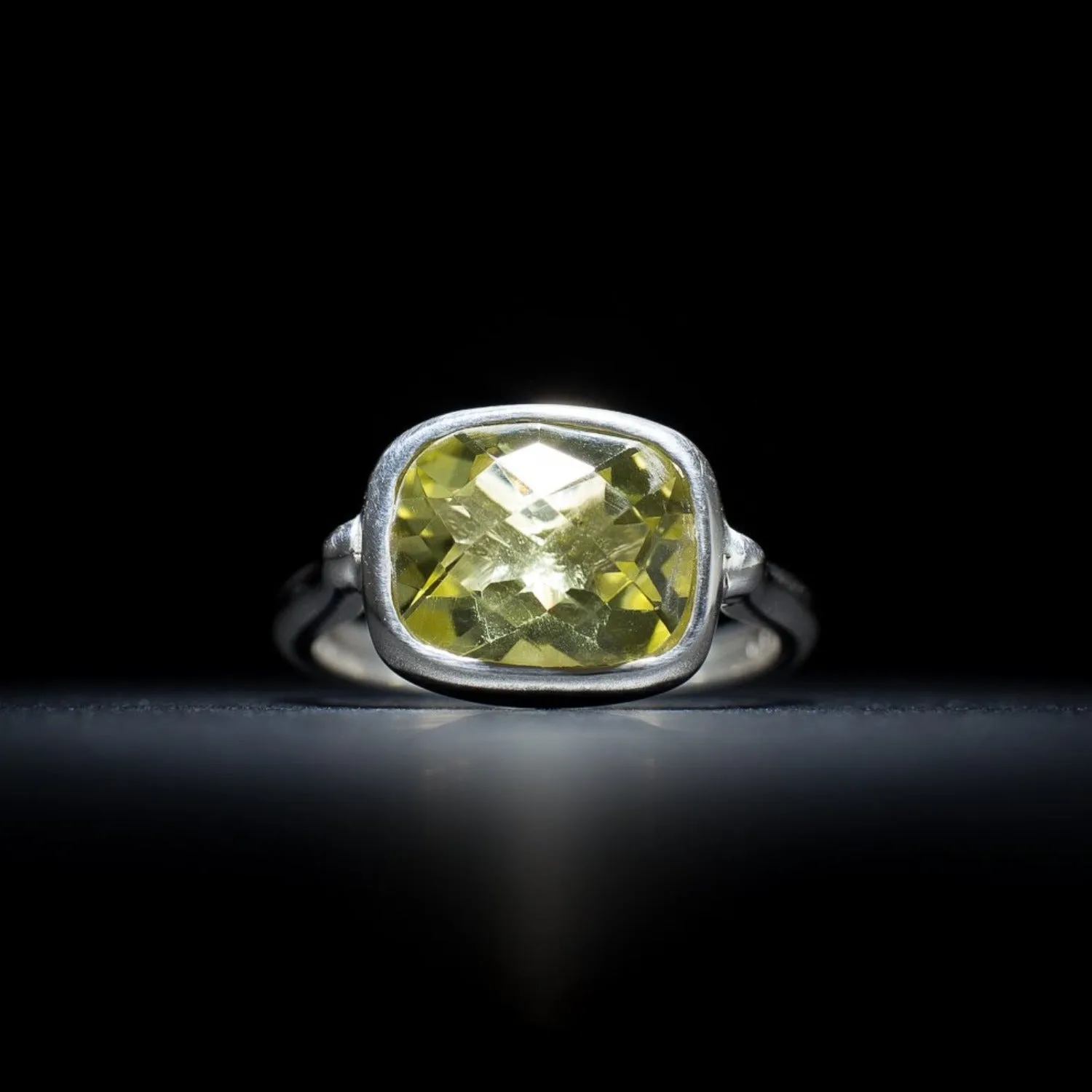 Royale Gemstone Ring