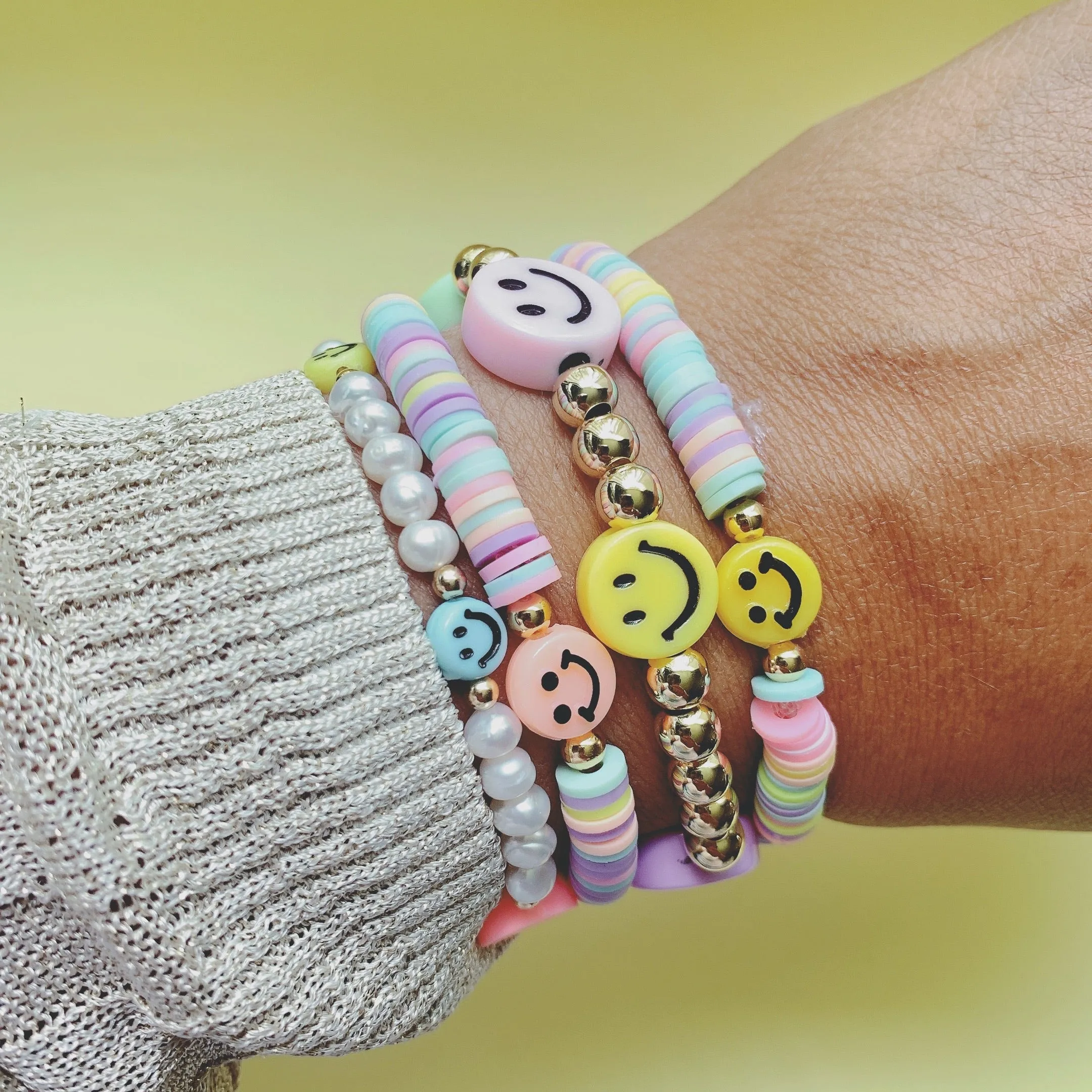 Smiley face pearl  stretchy bracelets