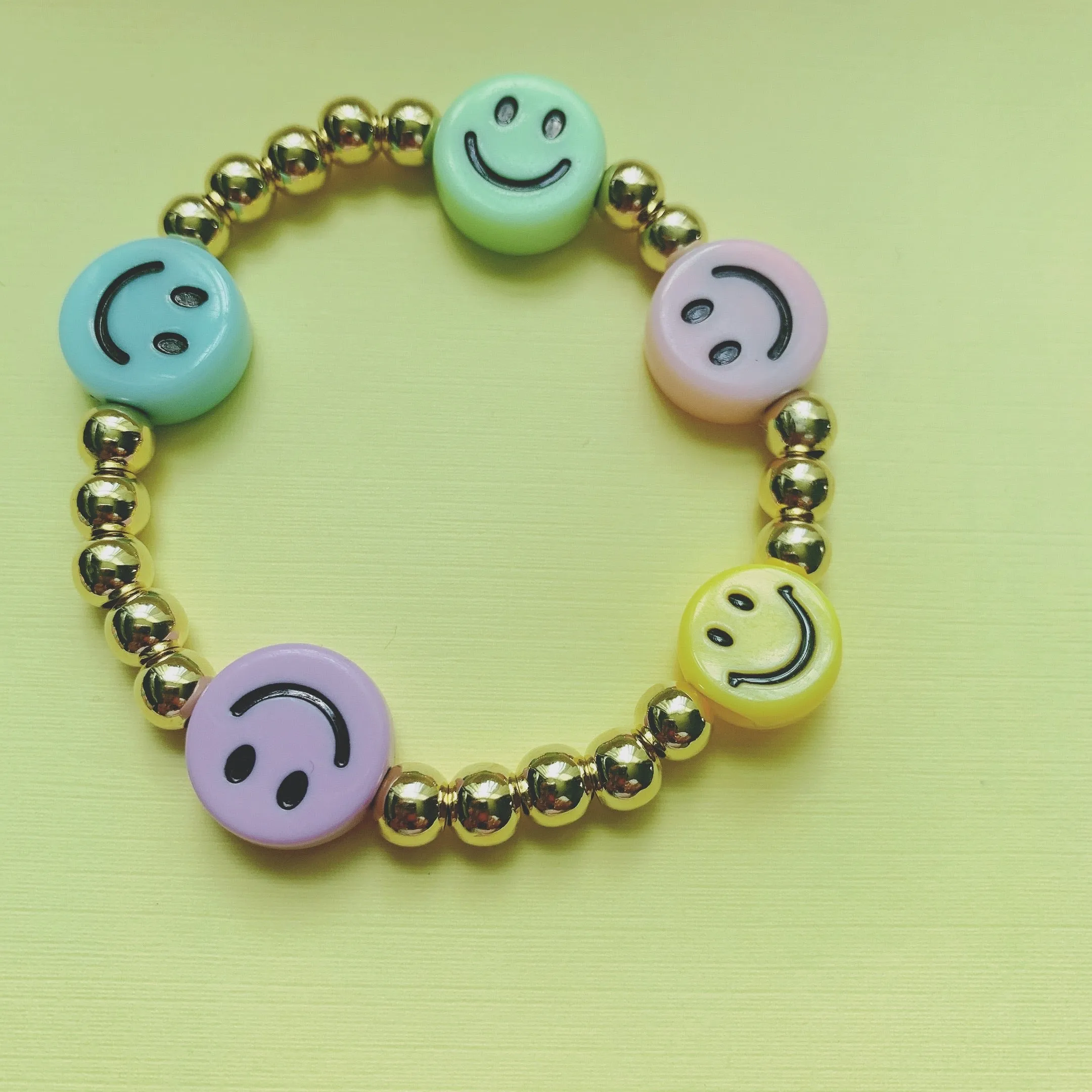 Smiley face pearl  stretchy bracelets